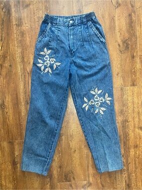 VTG High Waisted Embroidered Mom Jeans Medium Floral Studded Pleated Tapered